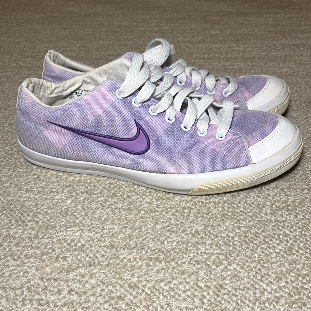 Purple Nike tennis shoes
